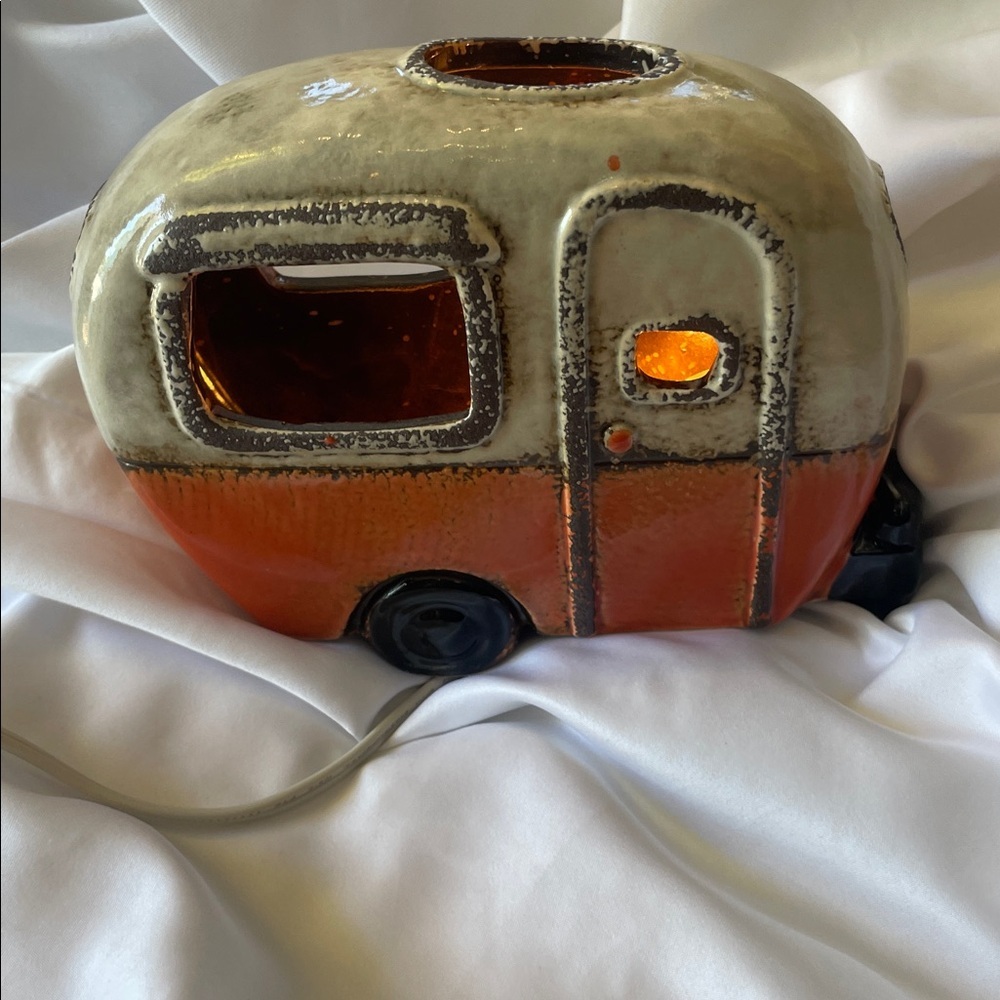 Ceramic Camper Night Light 💡 - Picture 2 of 9